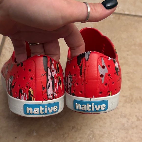 Native Disney Parks Minnie Mouse Red Jeffersons w11/m9 - Picture 3 of 4